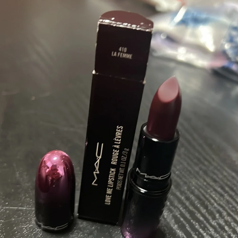 🌙💙Mac La Femme Love Me Lipstick 💕